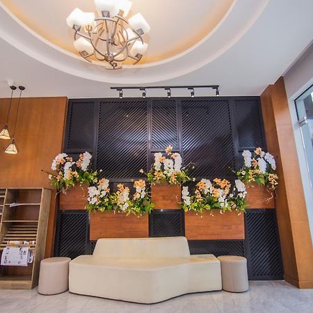 New York Hotel Phnom Pen Exterior foto