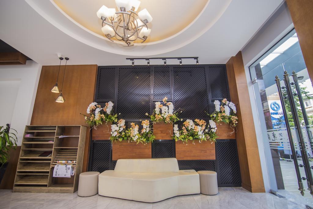 New York Hotel Phnom Pen Exterior foto